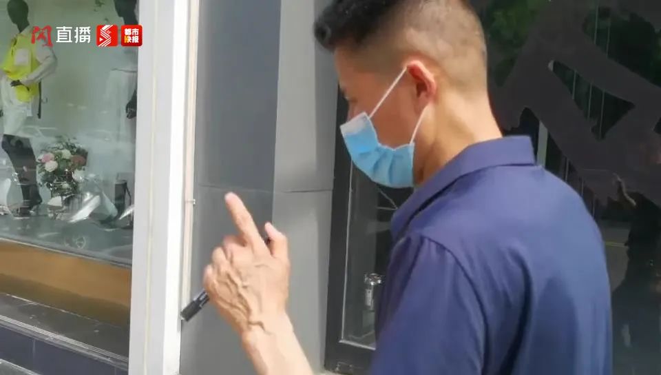 DƬ
